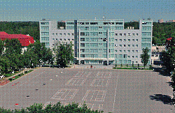 Здание учебного корпуса и плац 